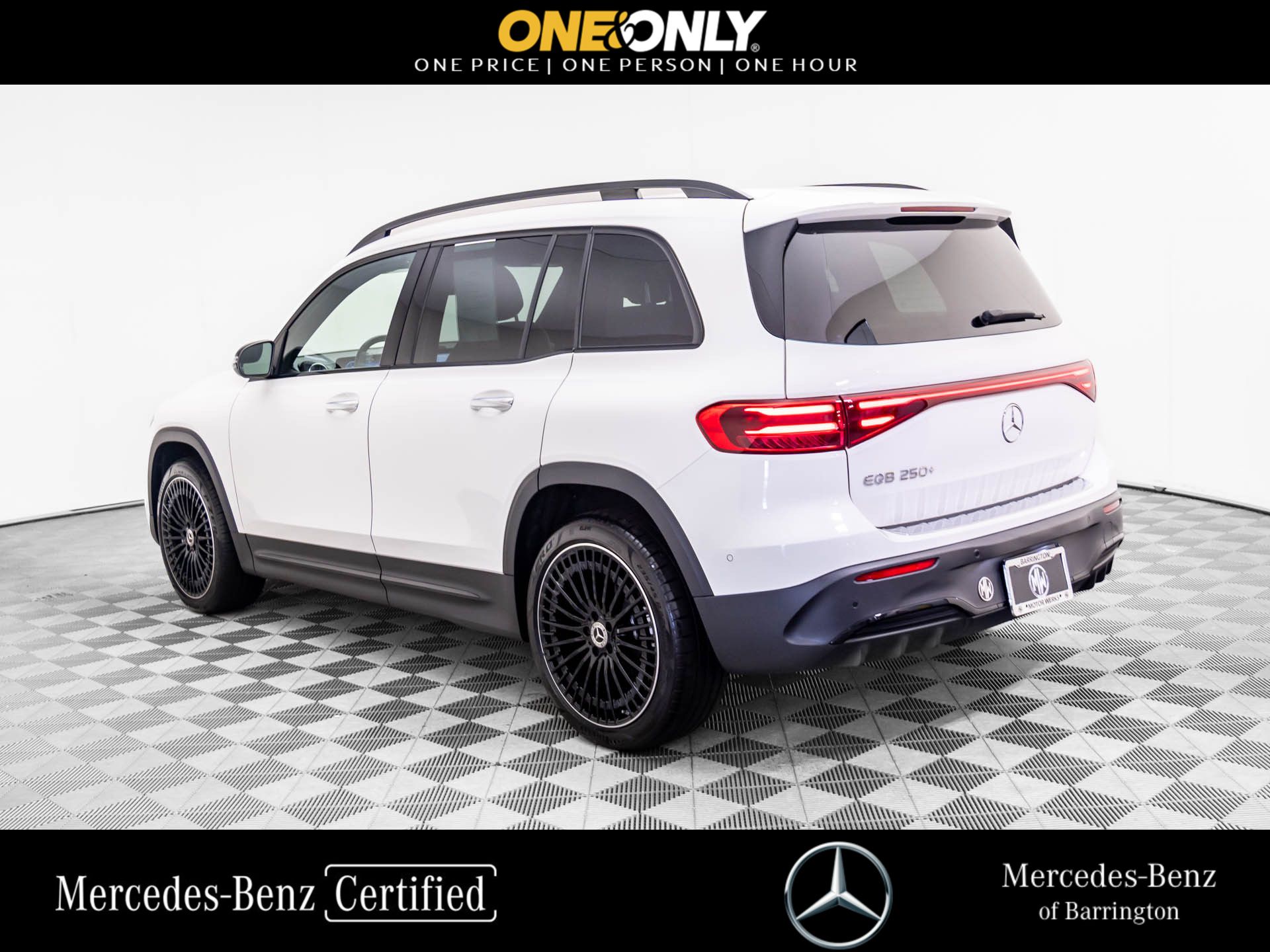 2024 Mercedes Benz EQB 250+ photo 3