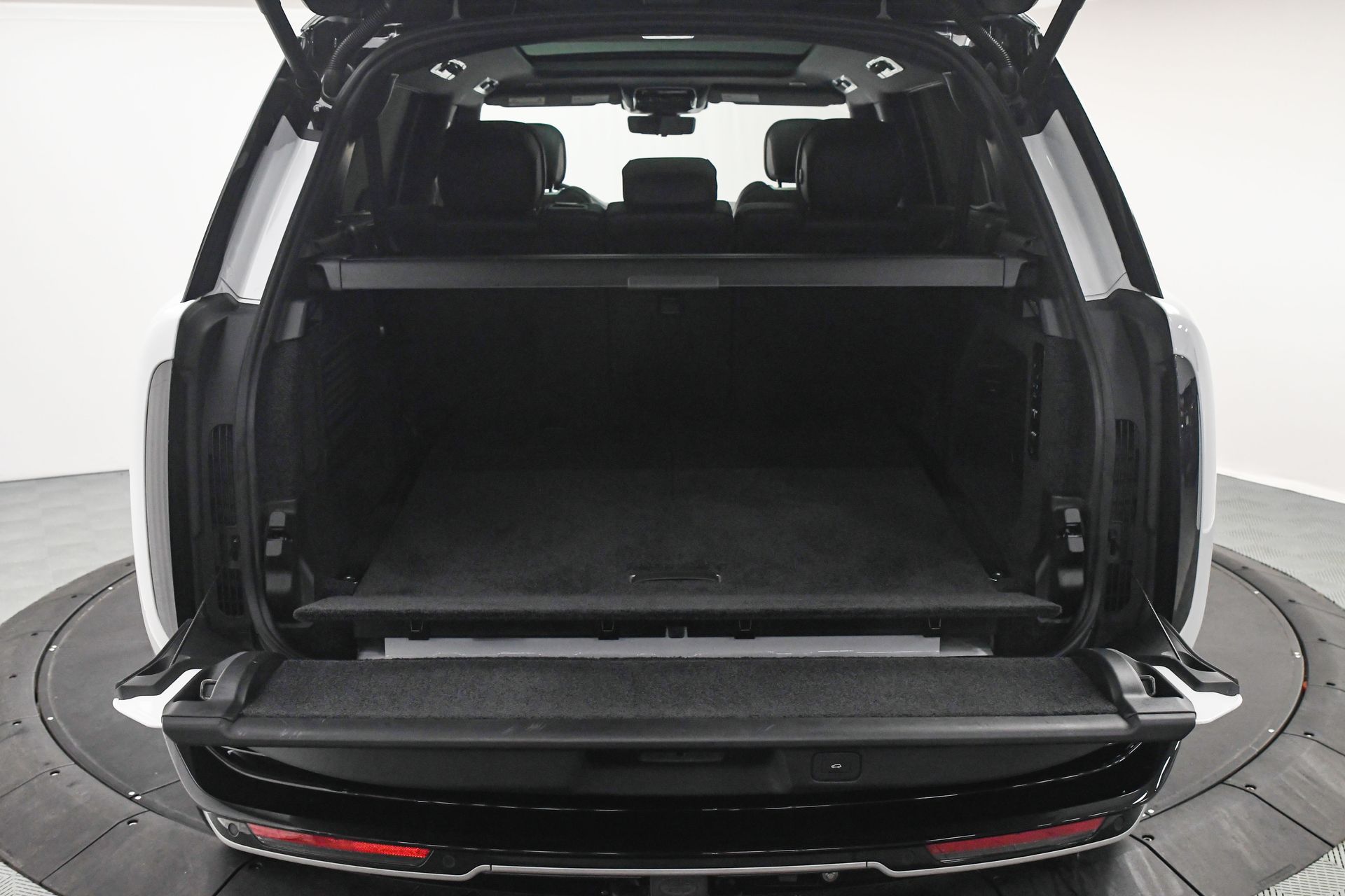 2025 Land Rover Range Rover SE photo 7
