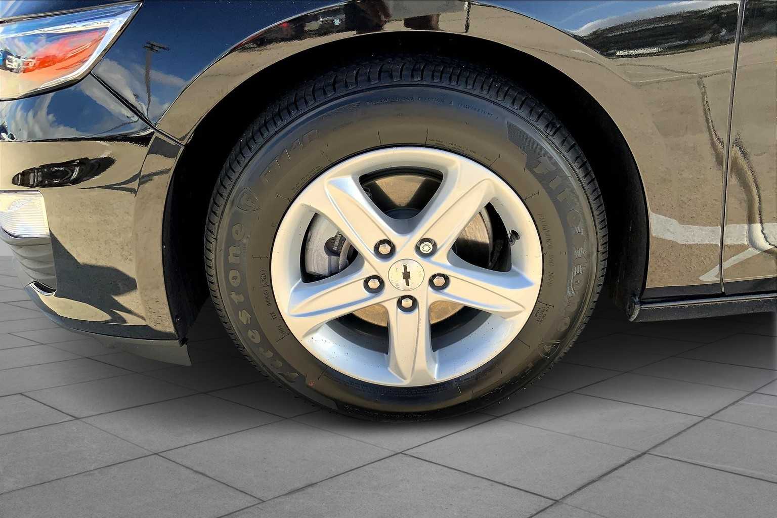 2023 Chevrolet Malibu LS photo 10