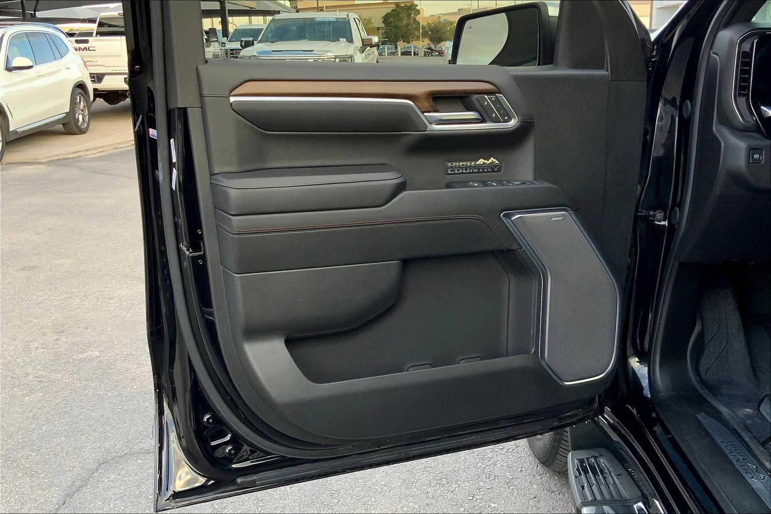 2024 Chevrolet Silverado 1500 High Country photo 39