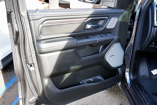 New 2026 Granite Crystal Metallic Clear-Coat Exterior Paint RAM Laramie image 31