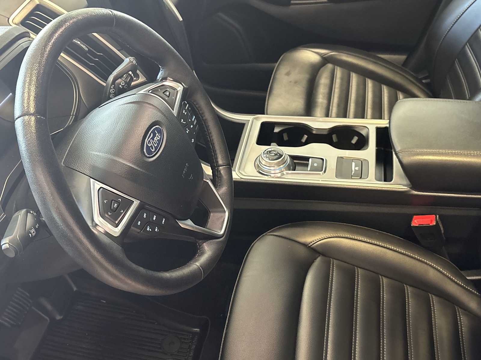 2024 Ford Edge SEL photo 17