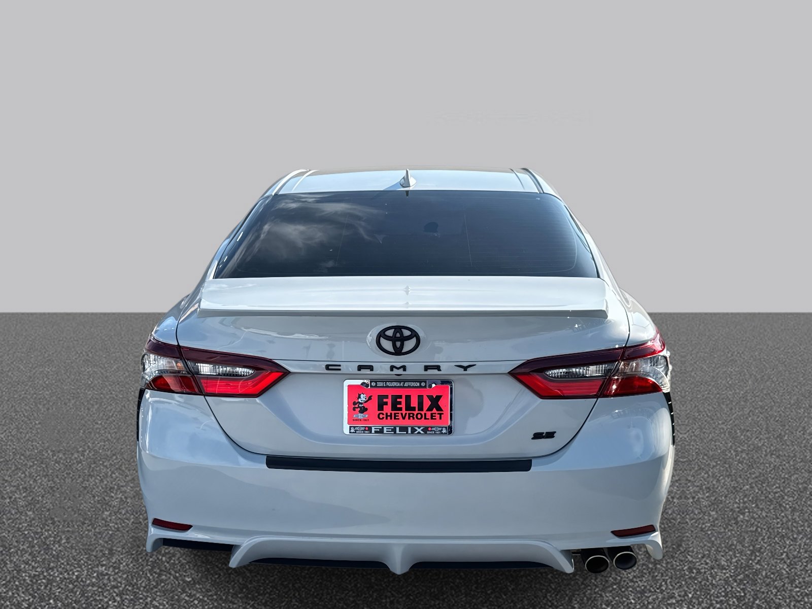2022 Toyota Camry SE photo 3