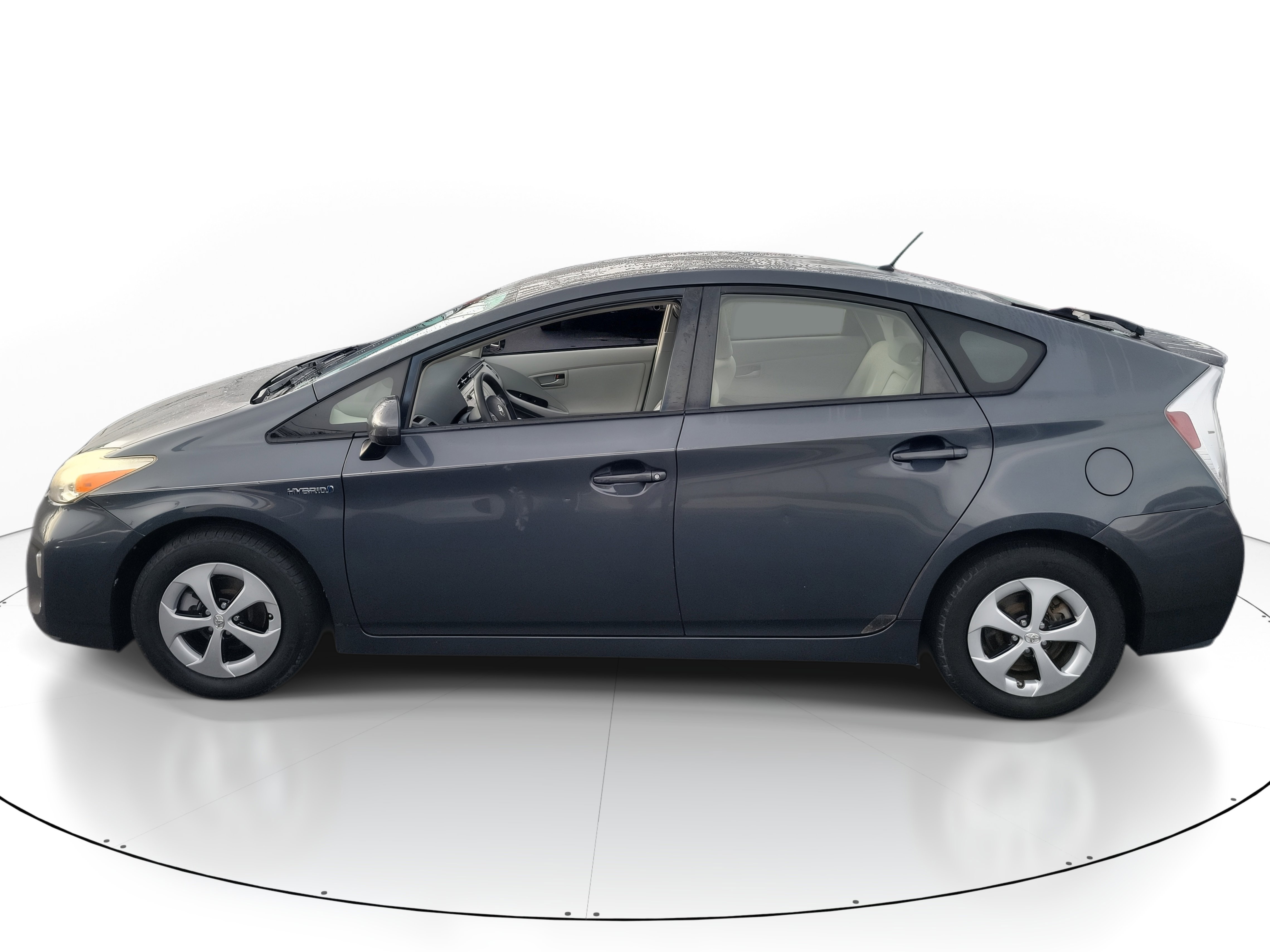 2015 Toyota Prius Four photo 3