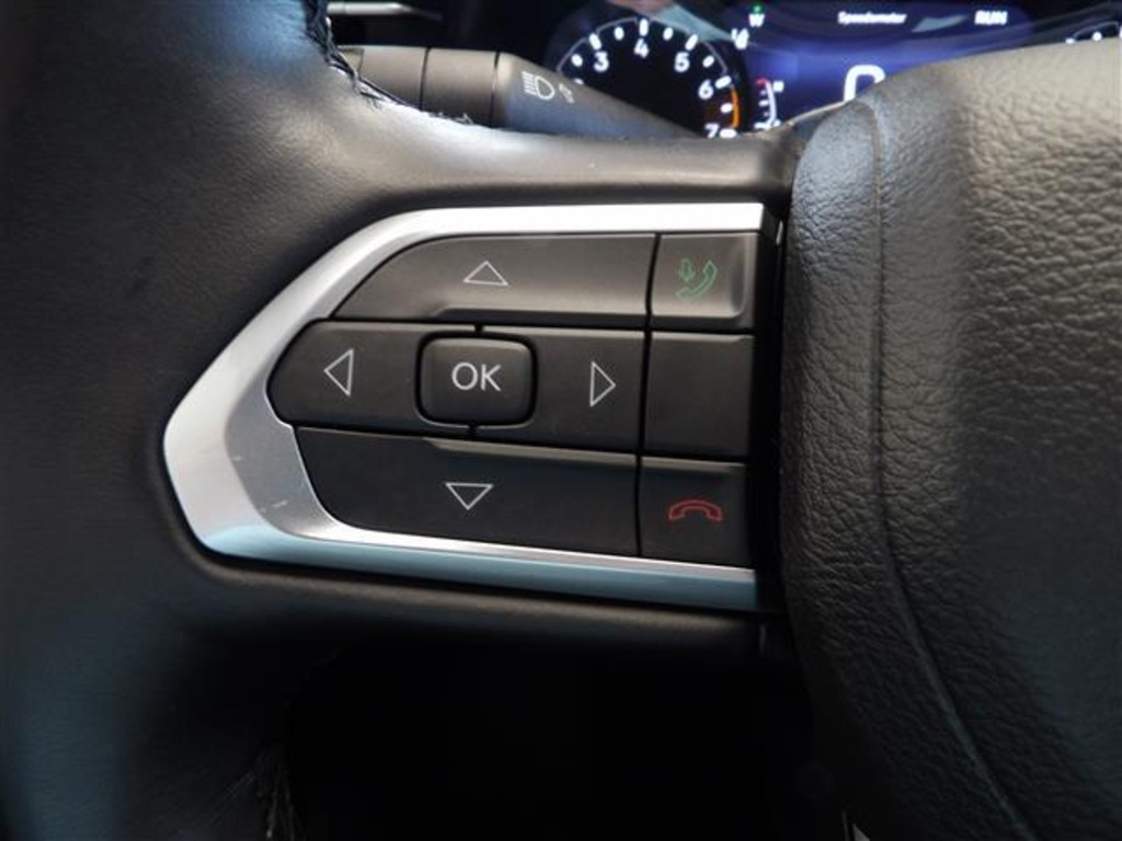 2022 Jeep Compass Latitude Lux photo 22