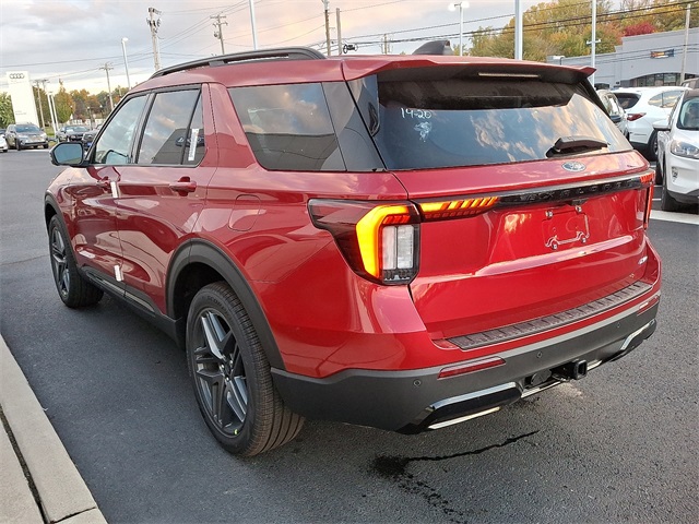 2026 Ford Explorer ST-Line photo 4