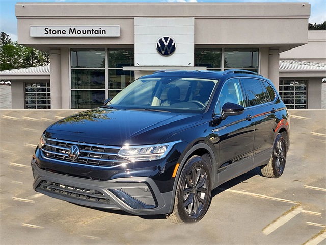 2024 Volkswagen Tiguan SE's photo