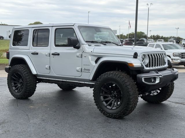 2024 Jeep Wrangler 4-Door Sahara's photo