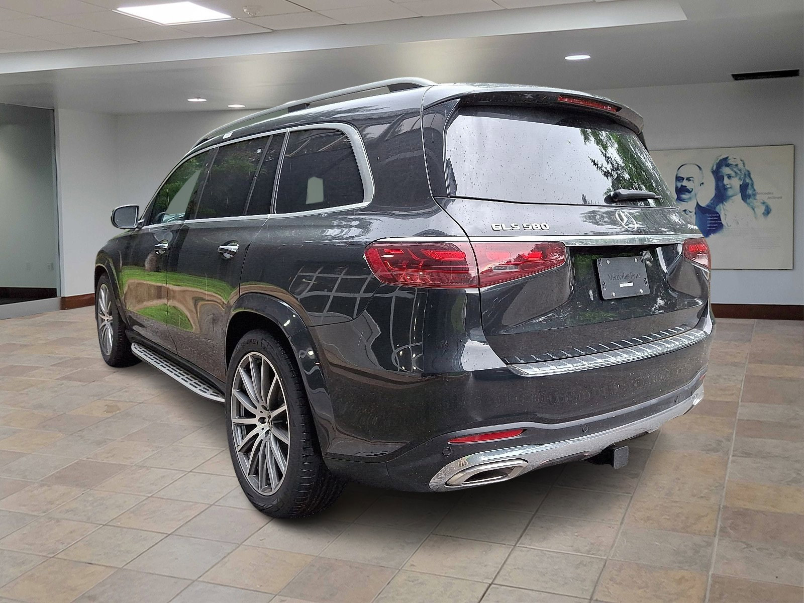 2025 Mercedes Benz GLS 580 4MATIC photo 4