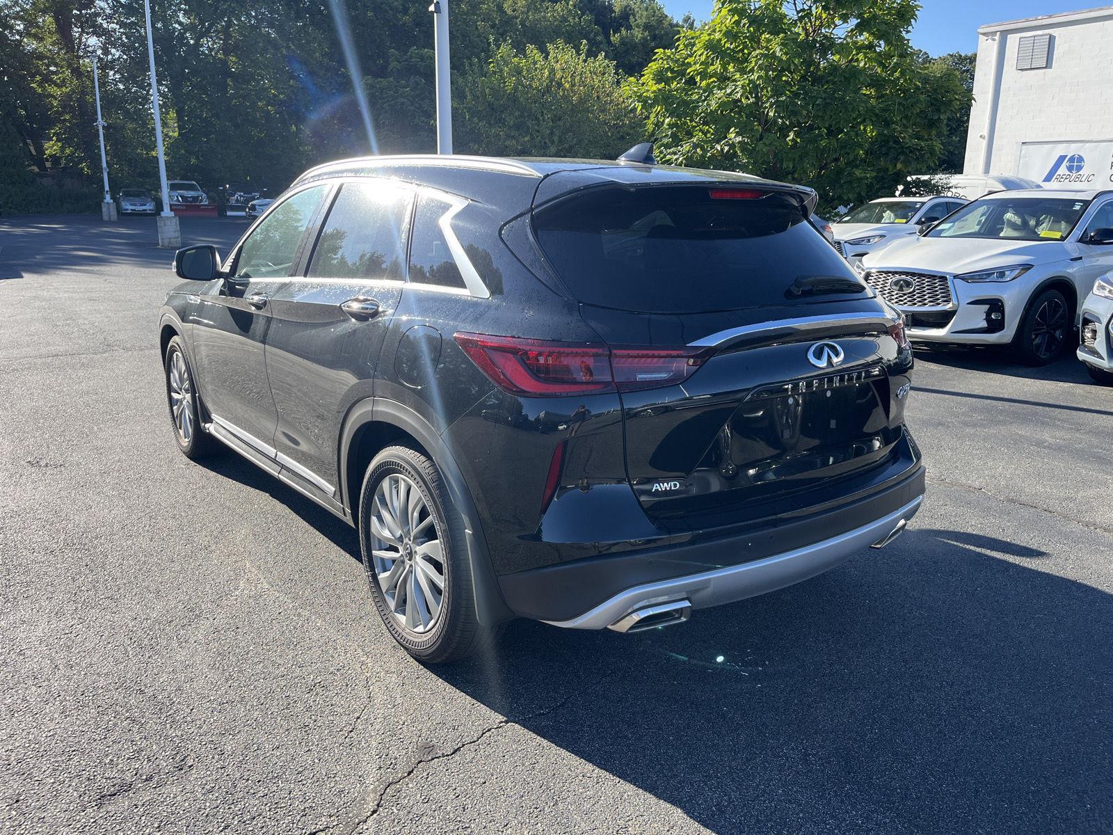 2025 Infiniti QX50 Luxe AWD photo 3