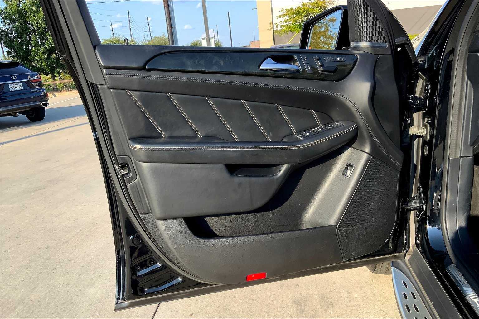 2015 Mercedes Benz ML 63 photo 18