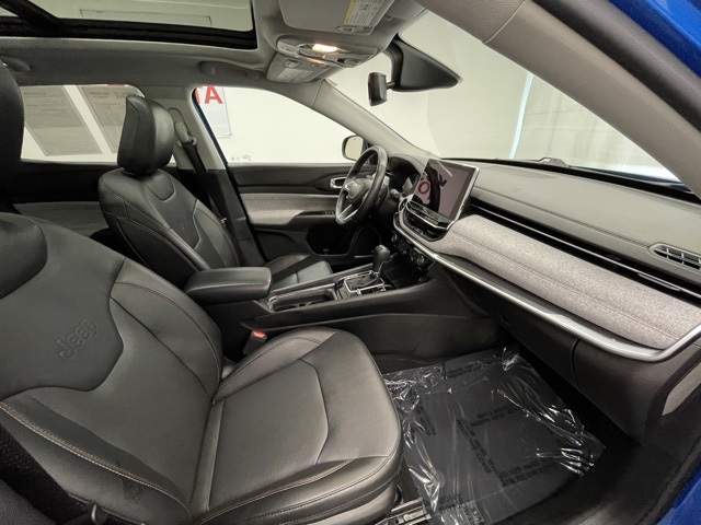 2022 Jeep Compass Latitude Lux photo 8