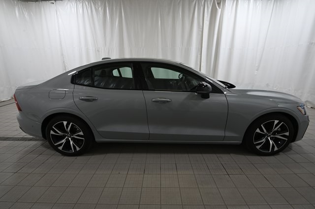 2024 Volvo S60 B5 Plus photo 12