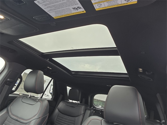 2025 Ford Explorer ST-Line photo 4