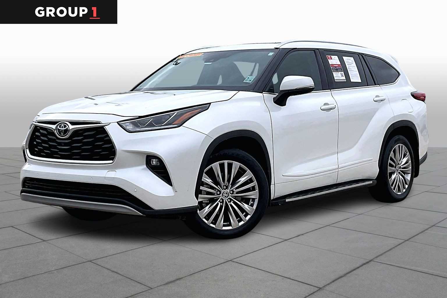 2022 Toyota Highlander Platinum's photo