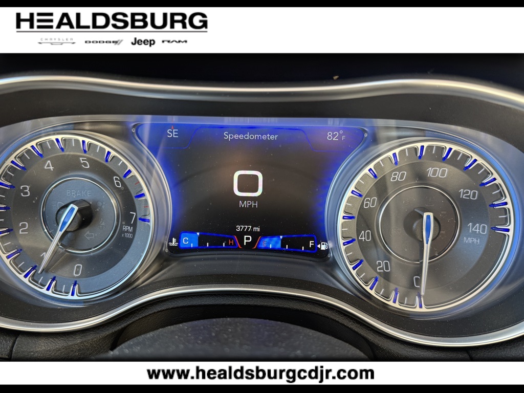 2023 Chrysler 300 Touring photo 15