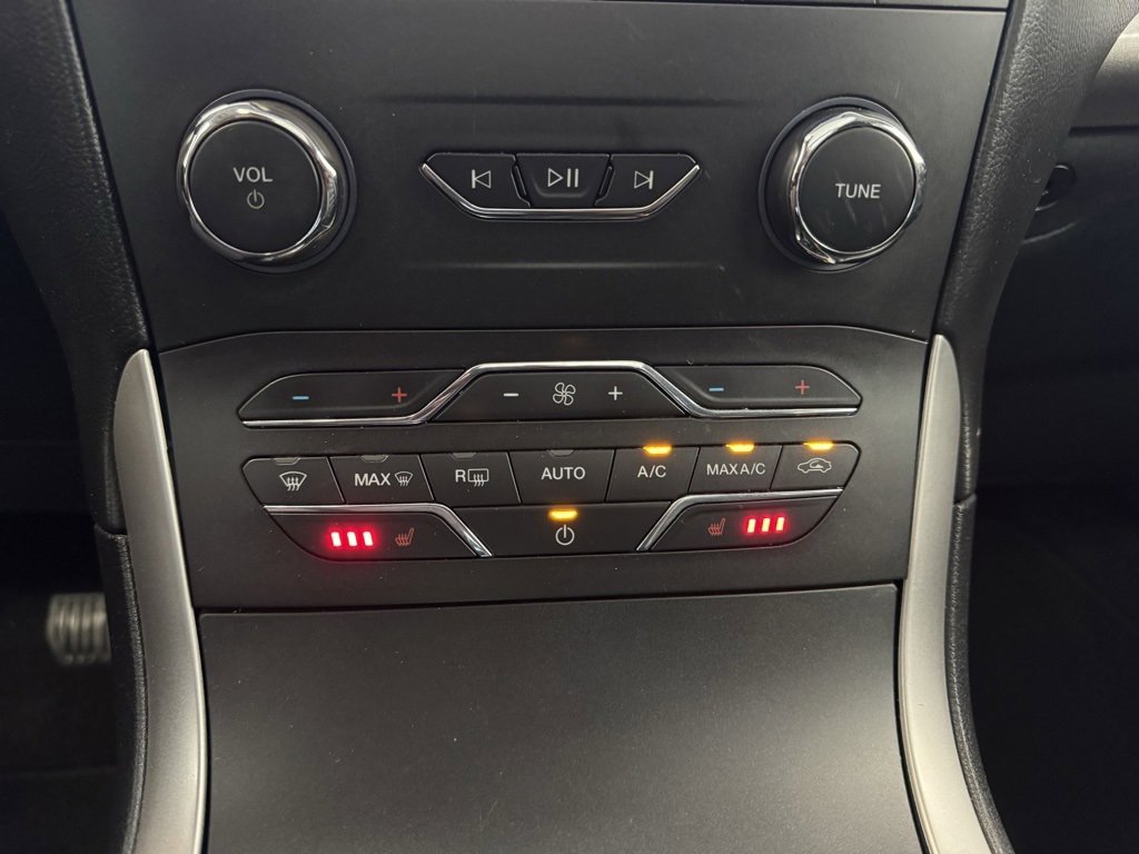 2020 Ford Edge SEL photo 5