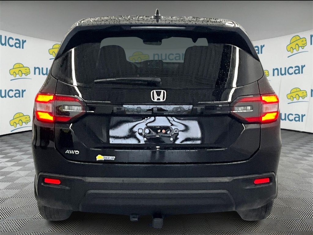 2023 Honda Pilot LX photo 3