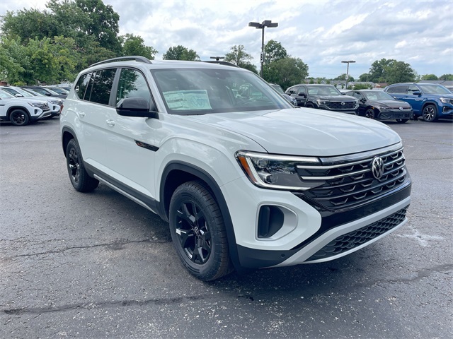 2025 Volkswagen Atlas Peak Edition SE Technology photo 25