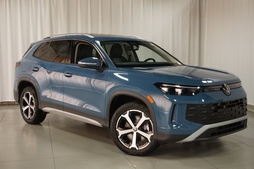 2025 Volkswagen Tiguan SE photo 3