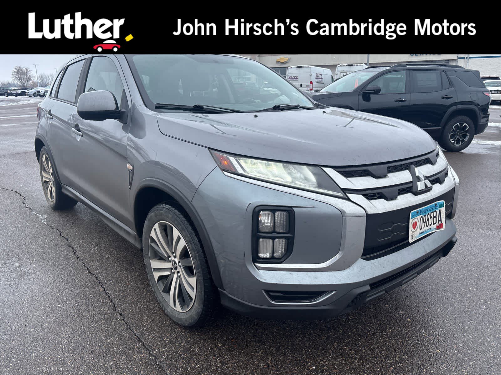 2020 Mitsubishi Outlander ES's photo