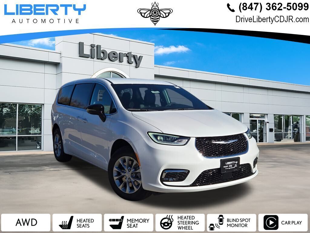 2026 Chrysler Pacifica Select's photo
