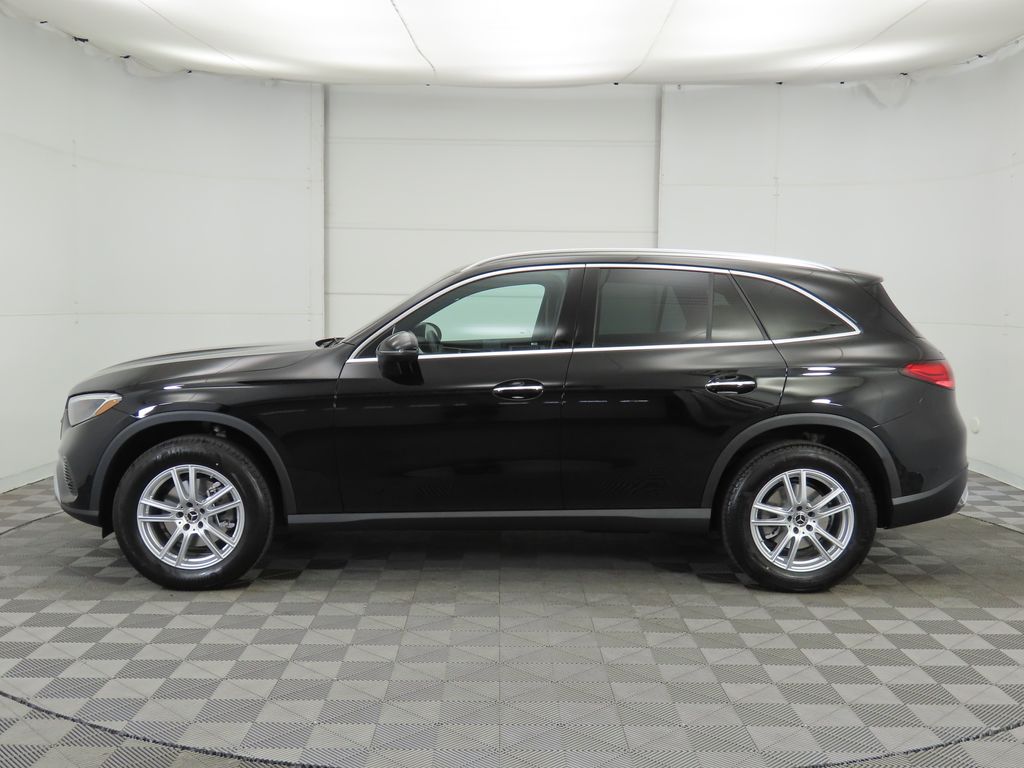 2025 Mercedes Benz GLC 300 photo 7