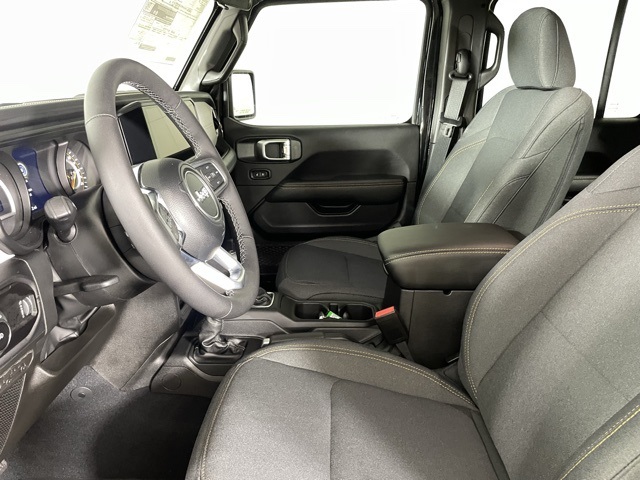 2025 Jeep Wrangler Sahara photo 19