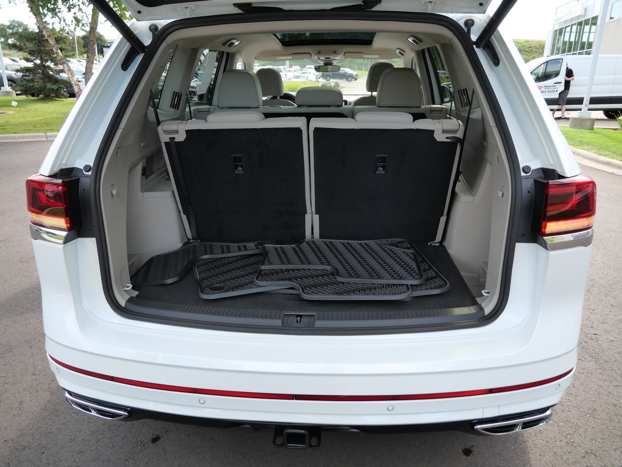 2024 Volkswagen Atlas SEL Premium R-Line photo 18
