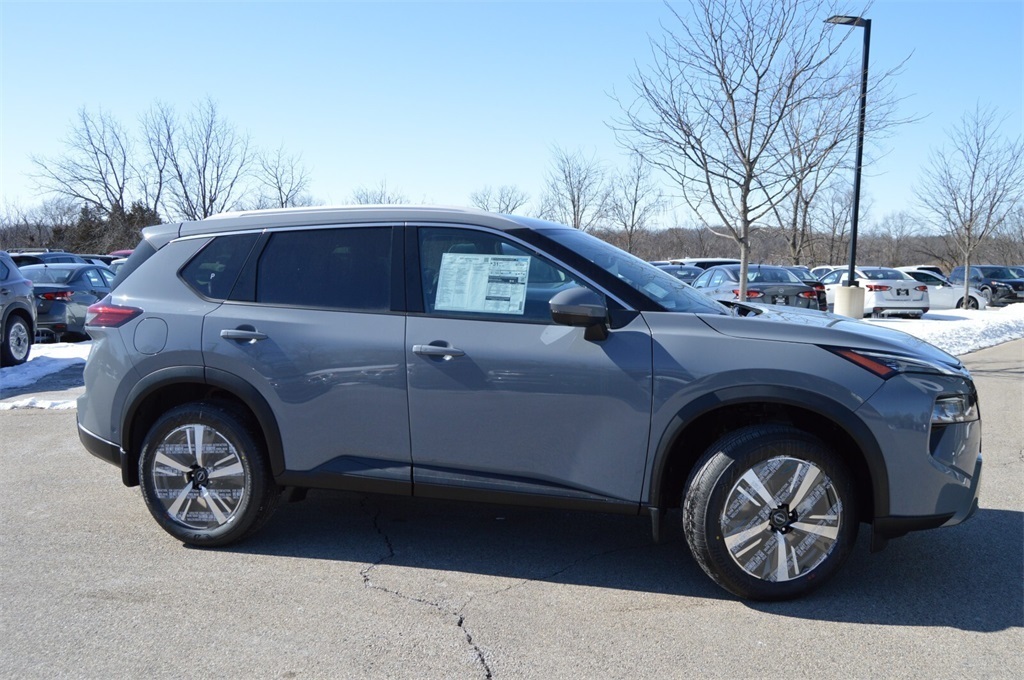 2025 Nissan Rogue SL photo 2