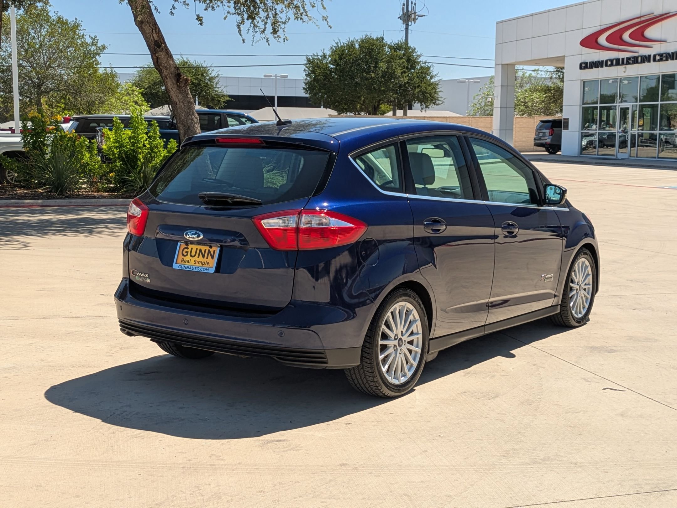 2016 Ford C-Max Energi SEL photo 3