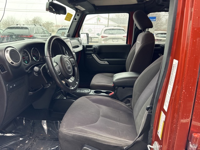 2014 Jeep Wrangler Unlimited Rubicon photo 13