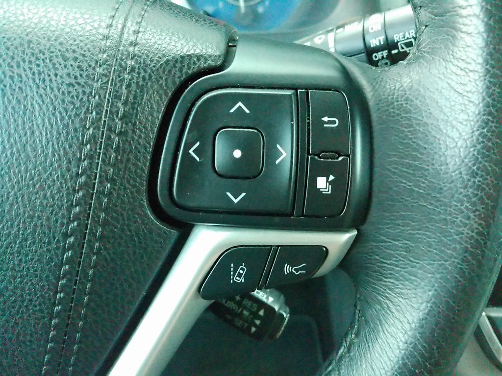 2018 Toyota Sienna XLE photo 32