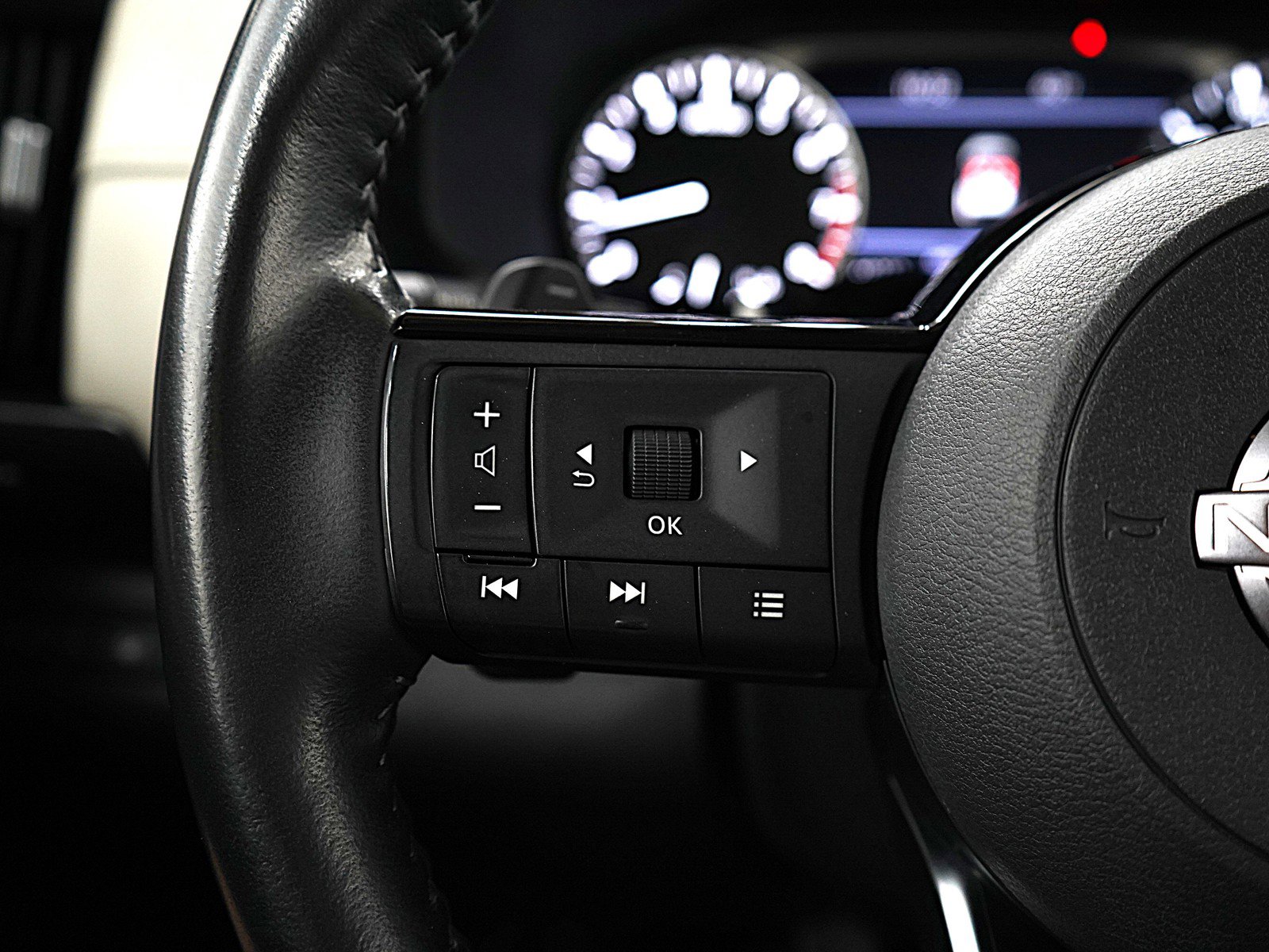 2022 Nissan Pathfinder SL photo 26