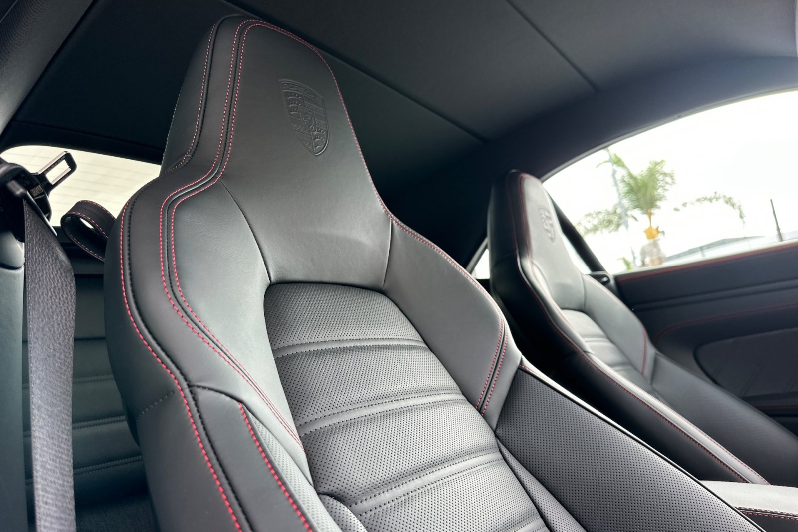 2026 Porsche 911 GTS photo 18
