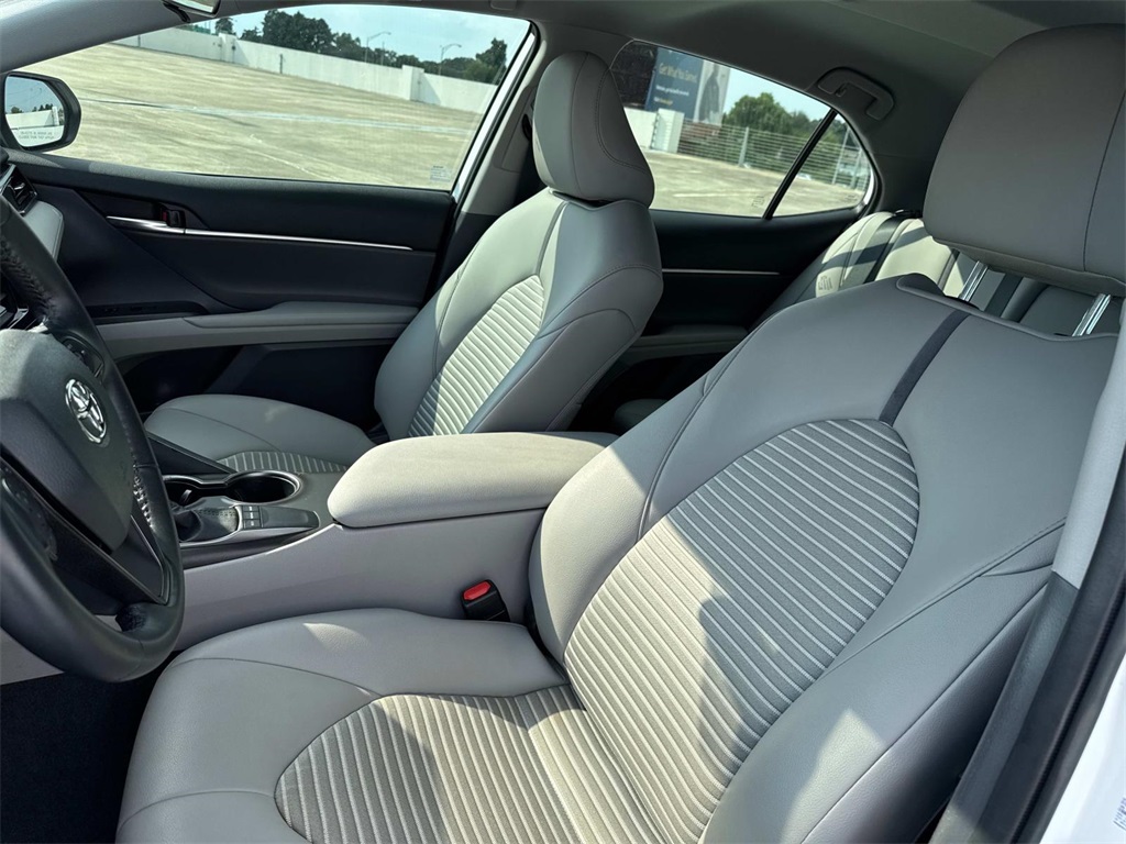 2023 Toyota Camry SE photo 14