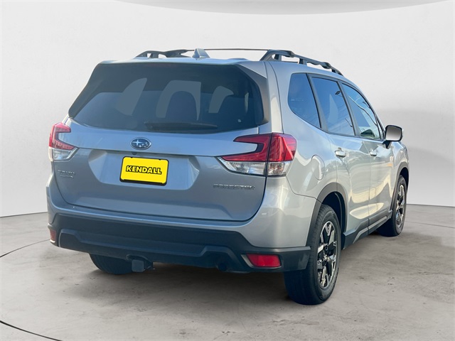 2023 Subaru Forester Premium photo 4
