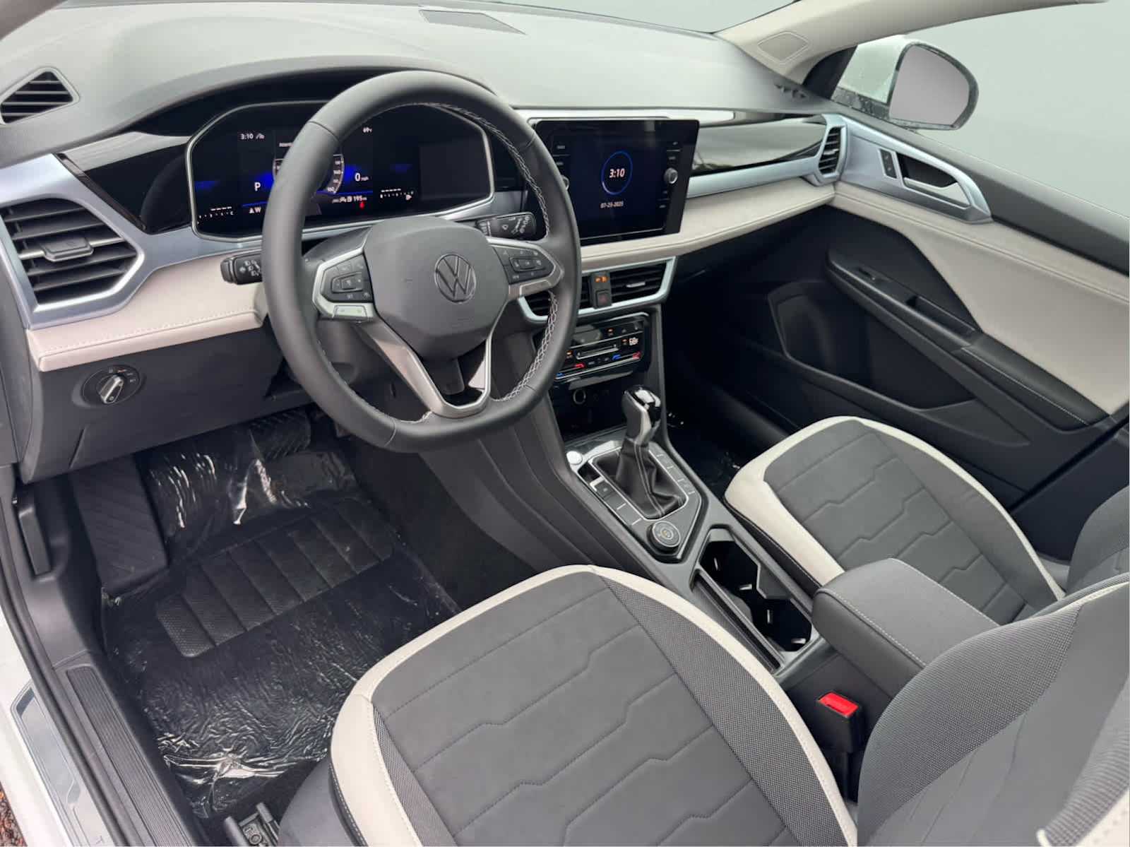 2025 Volkswagen Taos SE photo 12