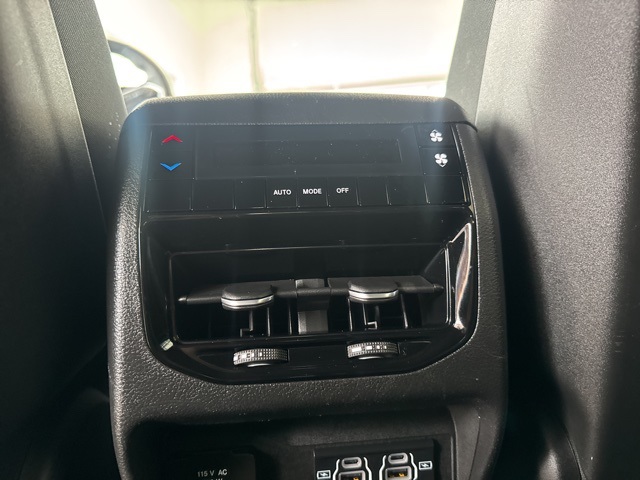 2023 Jeep Grand Cherokee Altitude photo 13