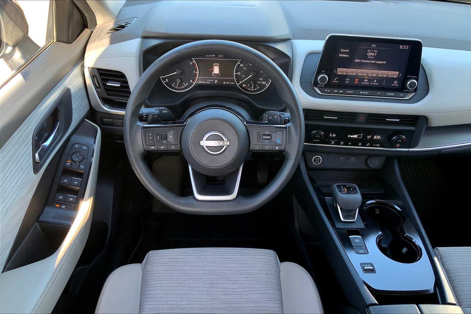2023 Nissan Rogue SV photo 6