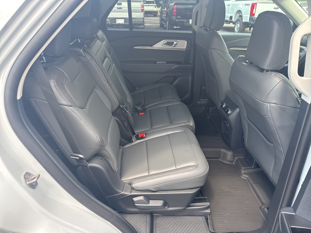2025 Ford Explorer photo 15