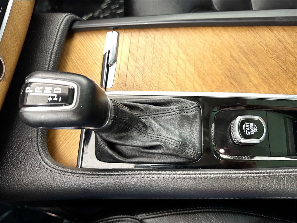 2022 Volvo XC90 T5 Momentum photo 30