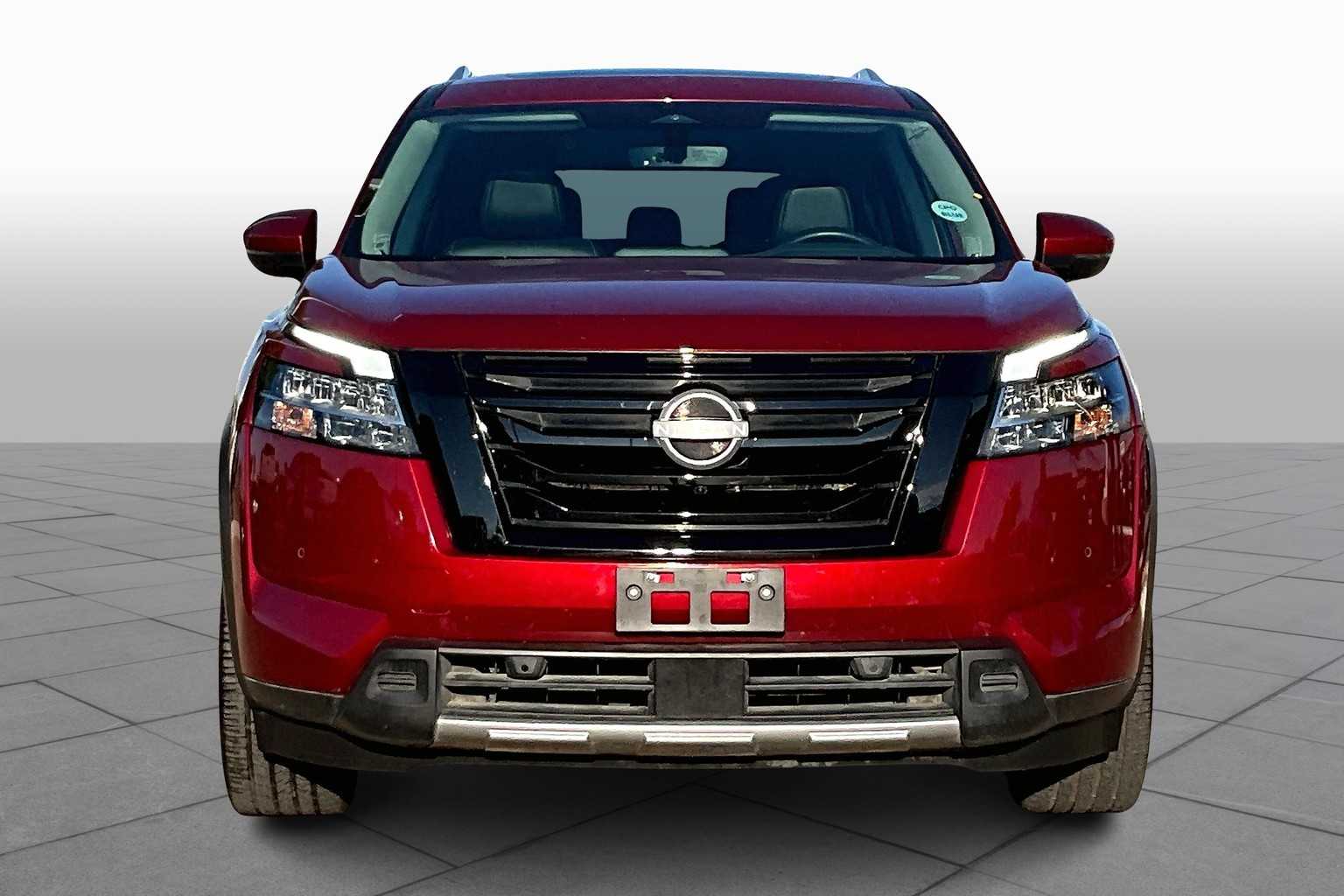 2023 Nissan Pathfinder SL photo 3
