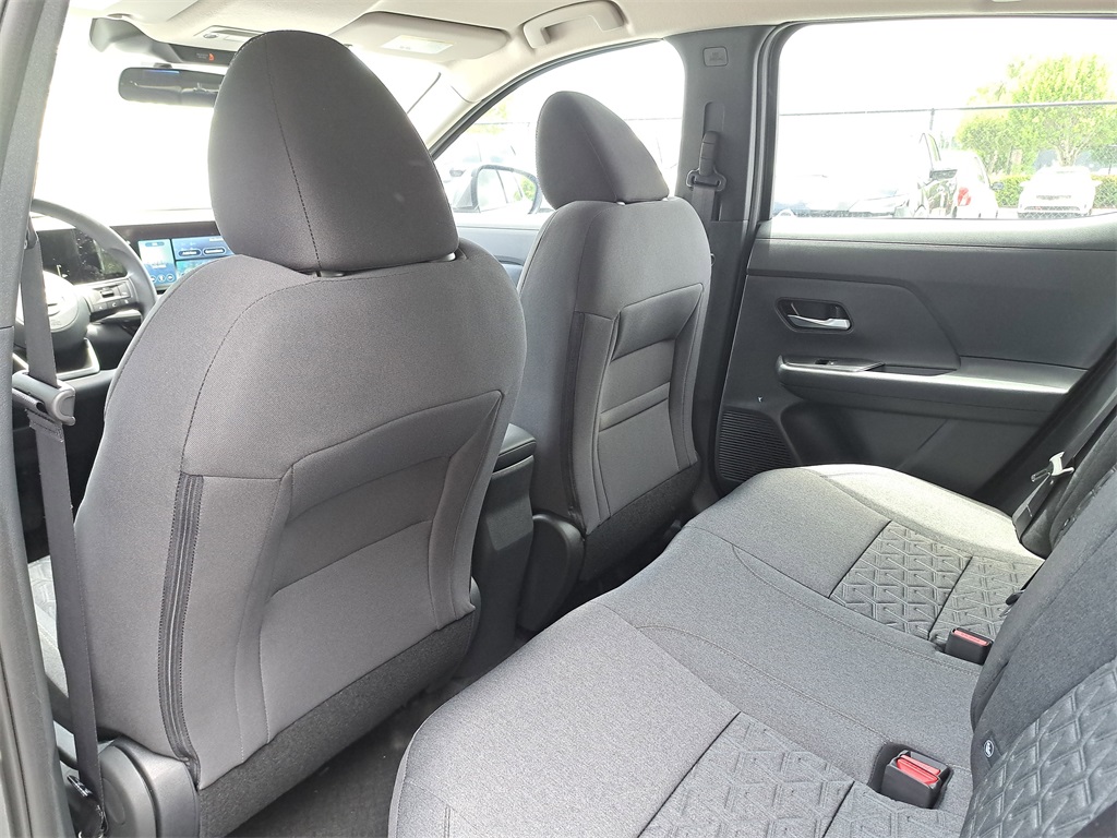 2025 Nissan Kicks SV photo 8