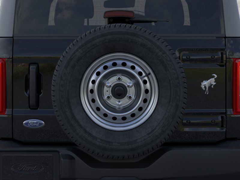 2025 Ford Bronco Base photo 21
