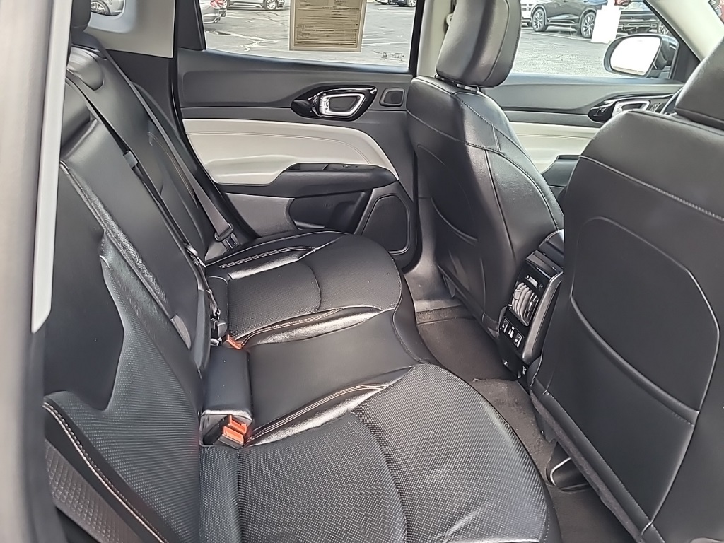 Used 2022 Granite Crystal Metallic Clearcoat Jeep Limited image 18