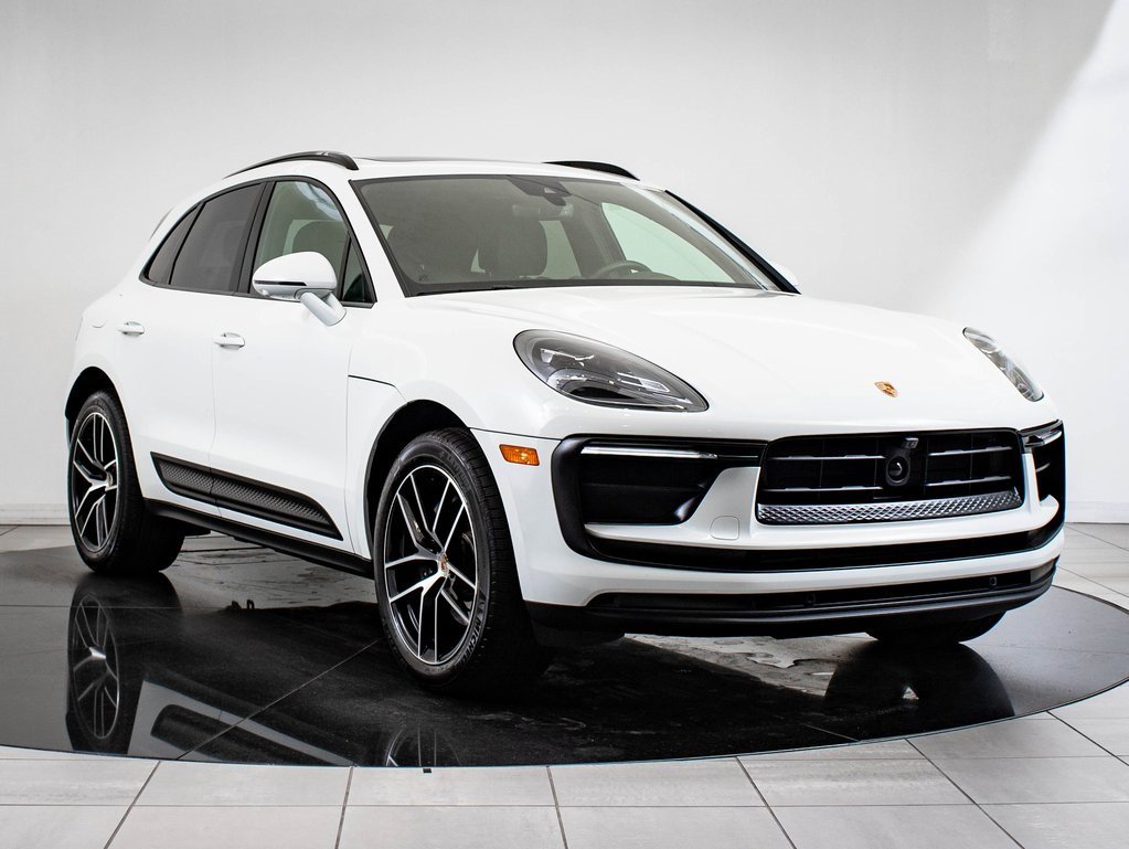 2024 Porsche Macan T photo 10