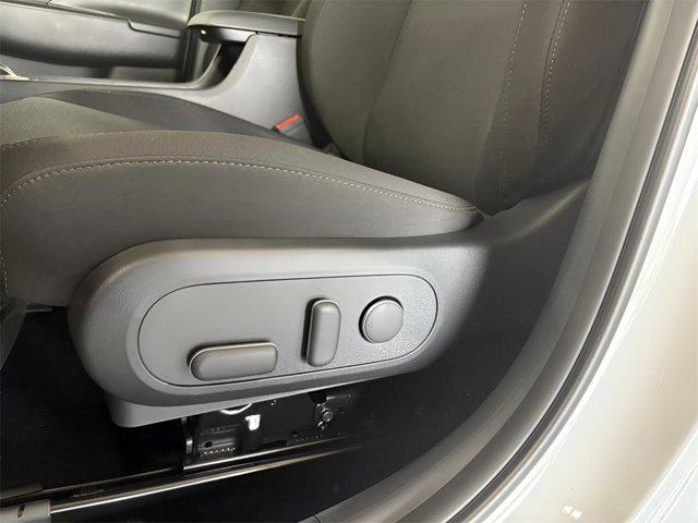 2025 Hyundai Kona SEL photo 15