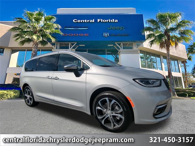 2026 Chrysler Pacifica Pinnacle's photo