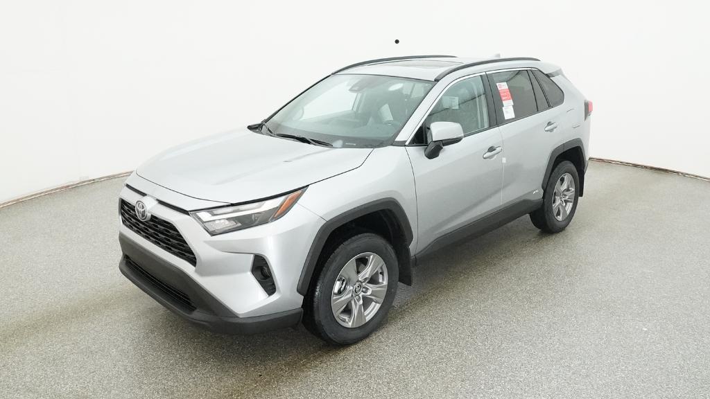 2025 Toyota RAV4 XLE's photo